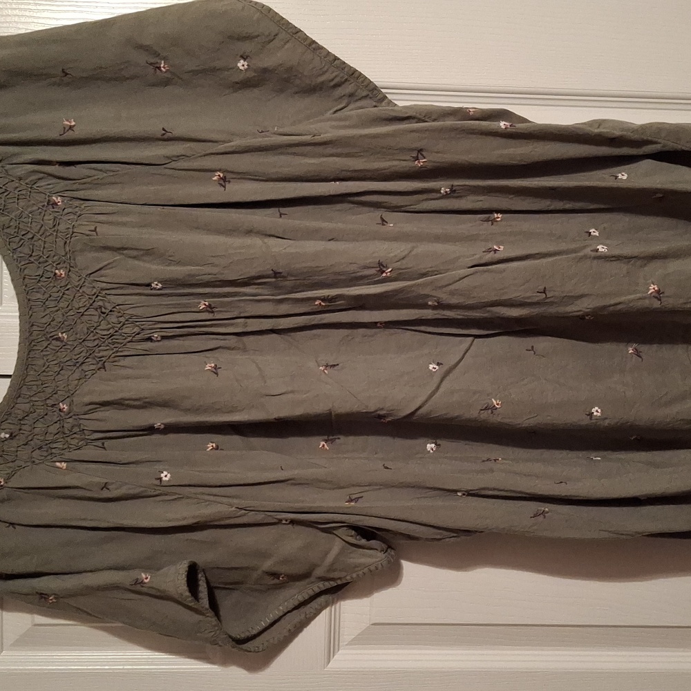 Old Navy Olive Green Top with Embroidery